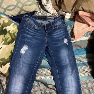 Only been worn once didn’t like how they fit on me